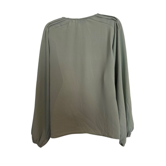 CeCe Circular Trim Pin Tuck Blouse Size Medium Textured Fabric NWT $79 Green - Picture 2 of 8